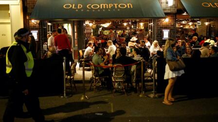 In Britain, fears that reopened pubs will drive virus spread