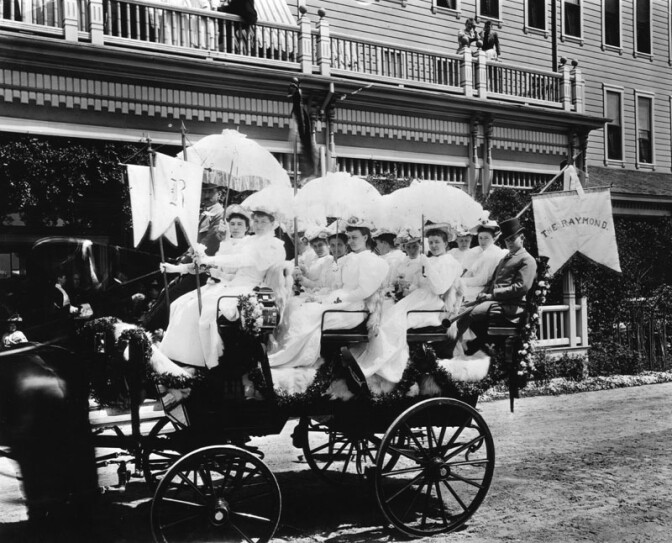 The Raymond's decorated tally-ho, which transported passengers between the South Pasadena hotel and Los Angeles. Courtesy of the Security Pacific National Bank Collection, Los Angeles Public Library.