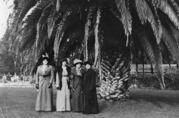 Sisters with mother at the Inglewood Cemetery, 1910 | Shades of L.A. Collection, Los Angeles Public Library