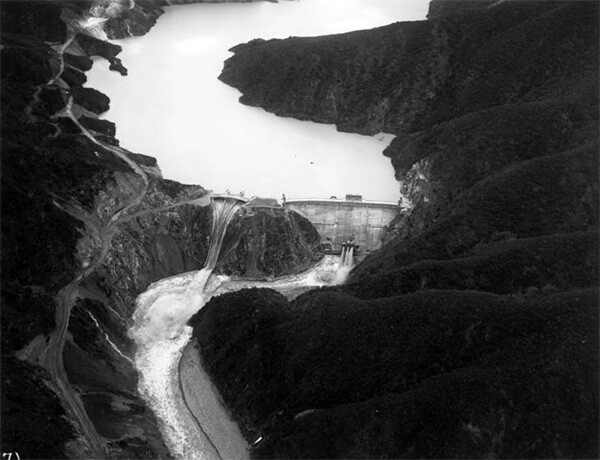 AerialviewoftheMorrisDam