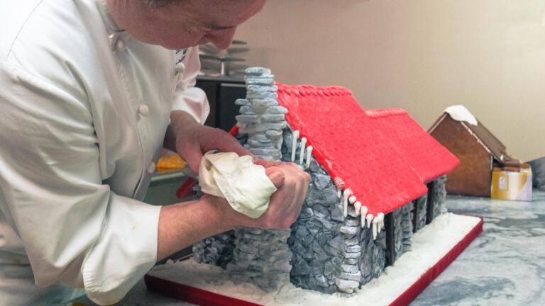 Building and decorating a Gingerbread house
