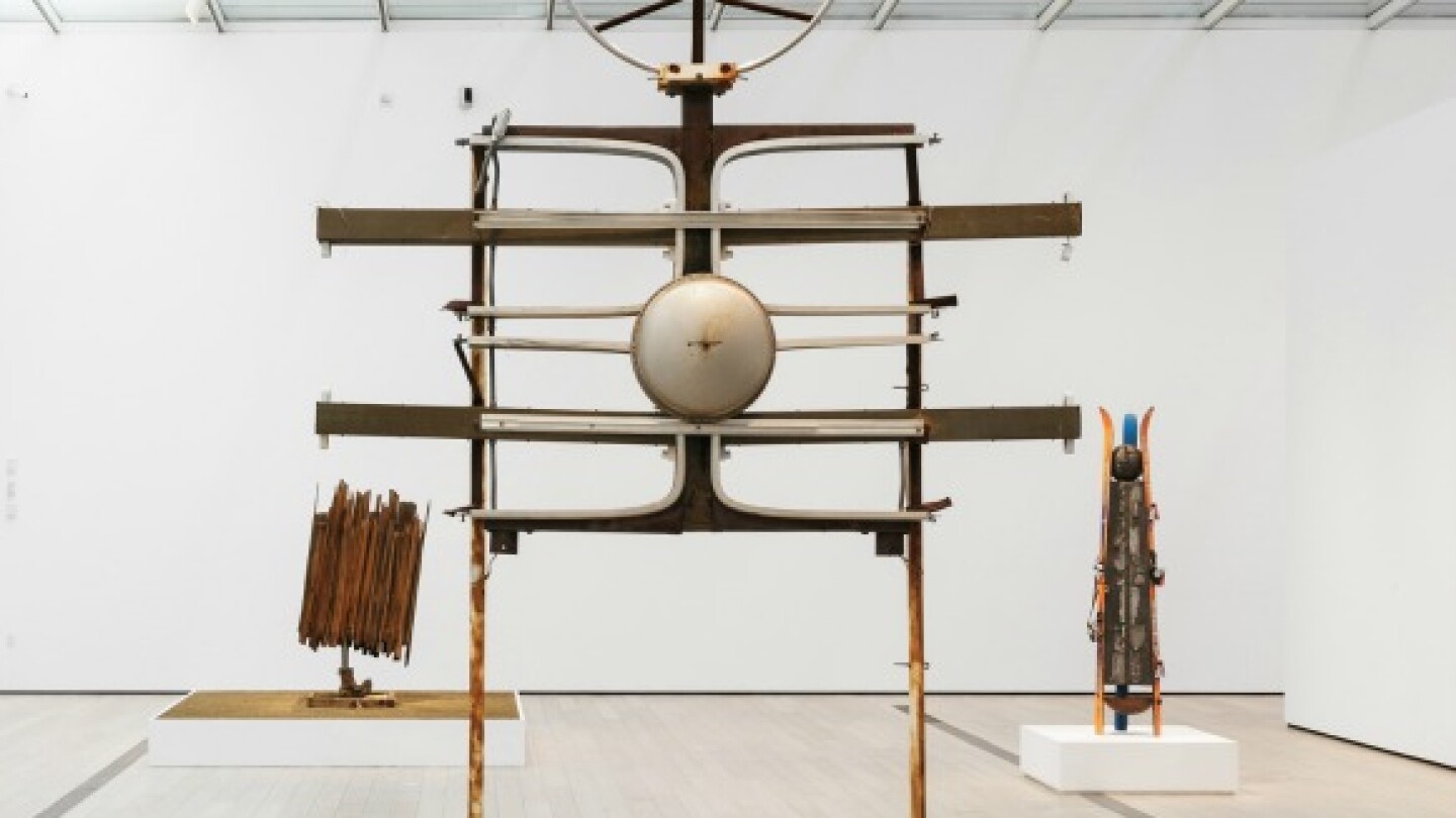 Installation_Photo_Sculpture_Primary580.jpg