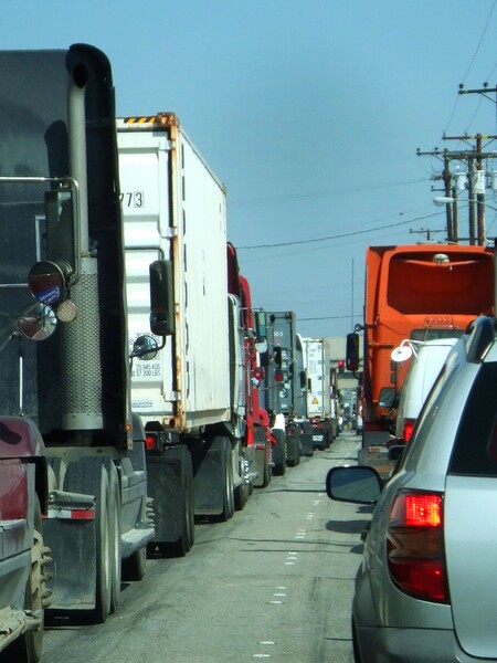 Trucks clog up the 710 at Washington Boulevard | Photo: Gilbert Estrada