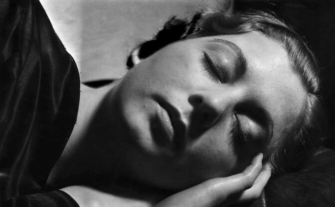 Asleep in her coffin. Gloria Graves showed the court how she sleeps in her coffin. Photograph courtesy of Herald-Examiner Collection, Los Angeles Public Library Image