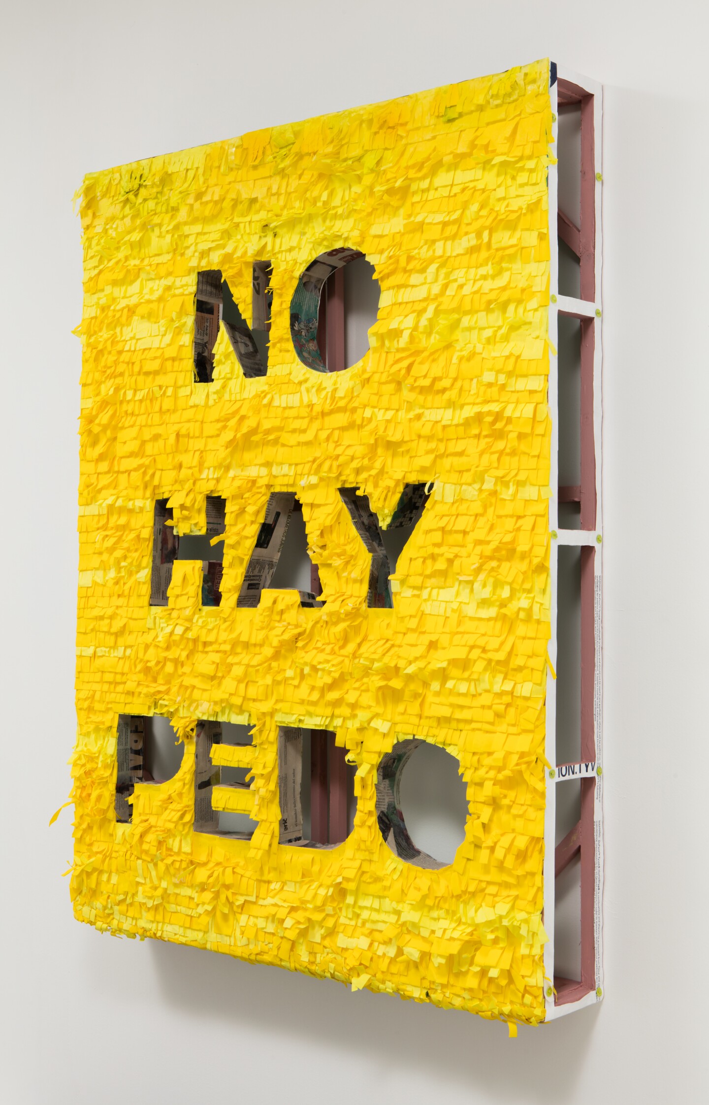 Yellow crepe paper with the words cut out to say "no hay pedo" or no problem.