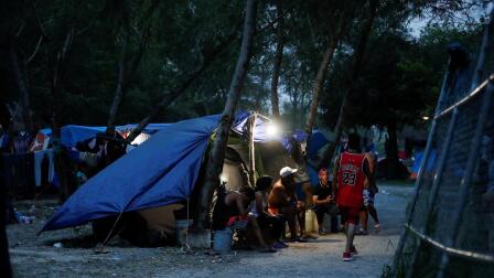 Migrants waiting to seek asylum face appalling conditions