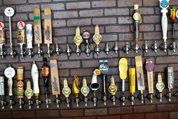 Tap list at Uncle Henry's Deli | Javier Cabral