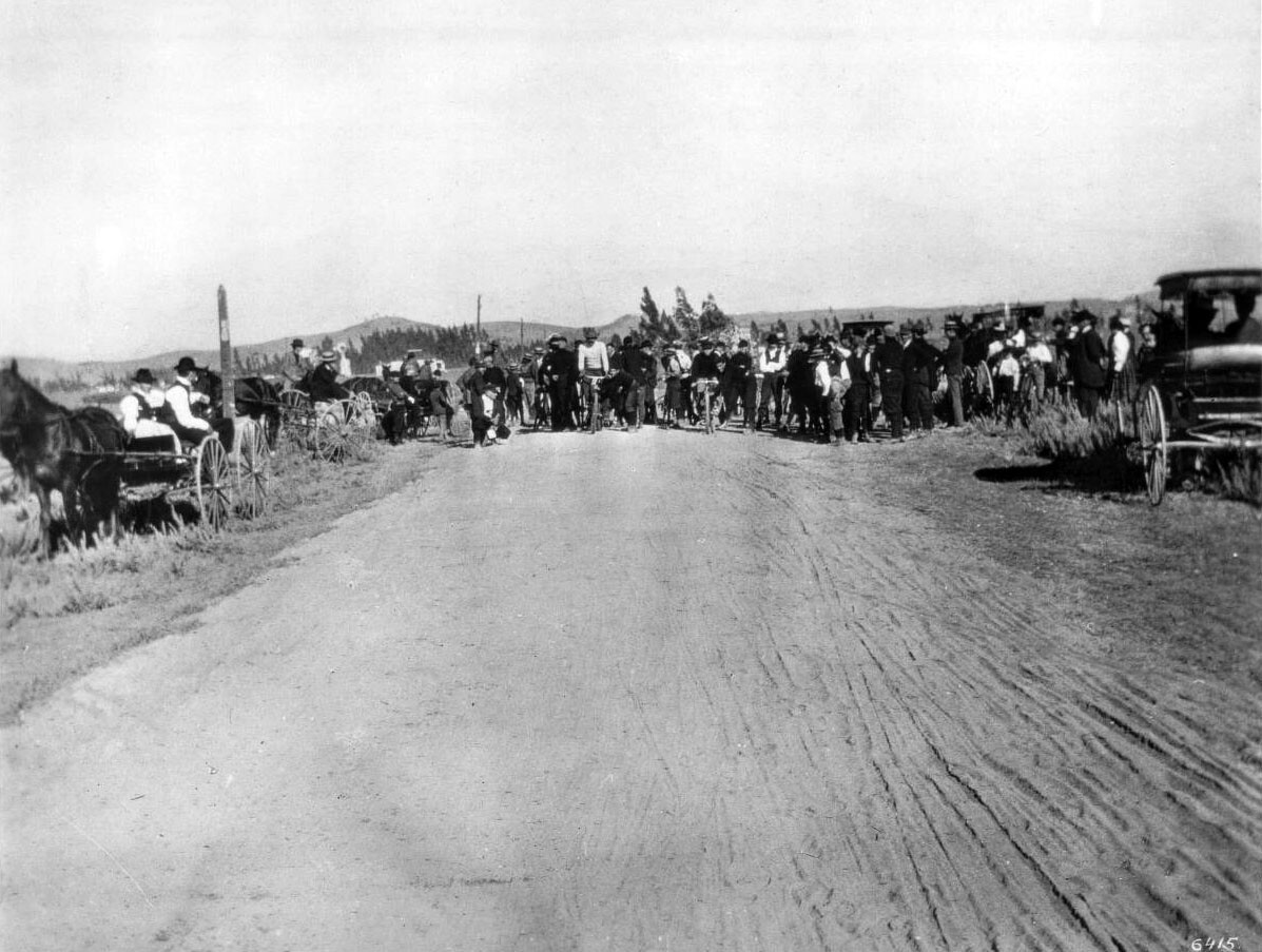 Bicycle race on Western just north of Santa Monica Boulevard, 1896. Courtesy of the Title Insurance and Trust, and C.C. Pierce Photography Collection, USC Libraries.