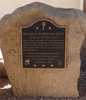 Minerva Hamilton Hoyt monument plaque | Daniel Mayer/Creative Commons