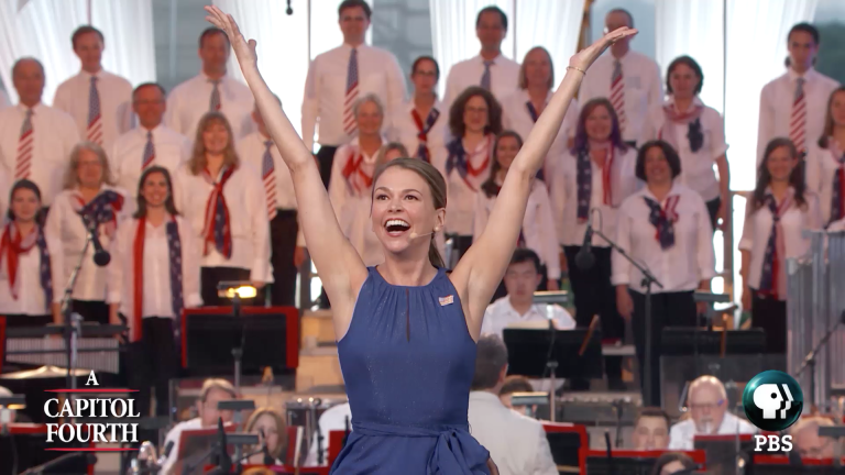 Sutton Foster Performs a Patriotic Medley