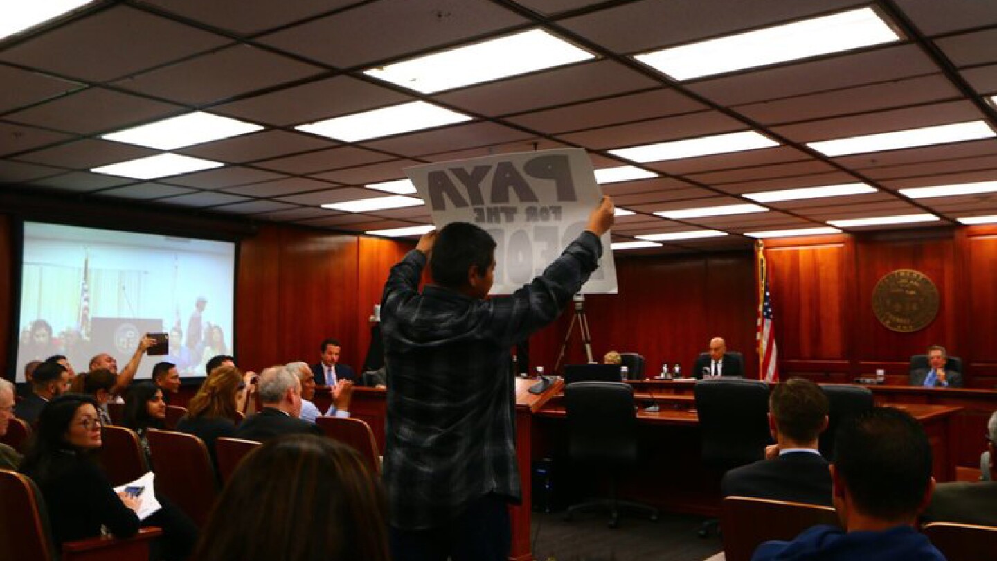 Paiute man protests at the LADWP Board of Commissioners meeting | Photo: Big Pine Paiute Tribe