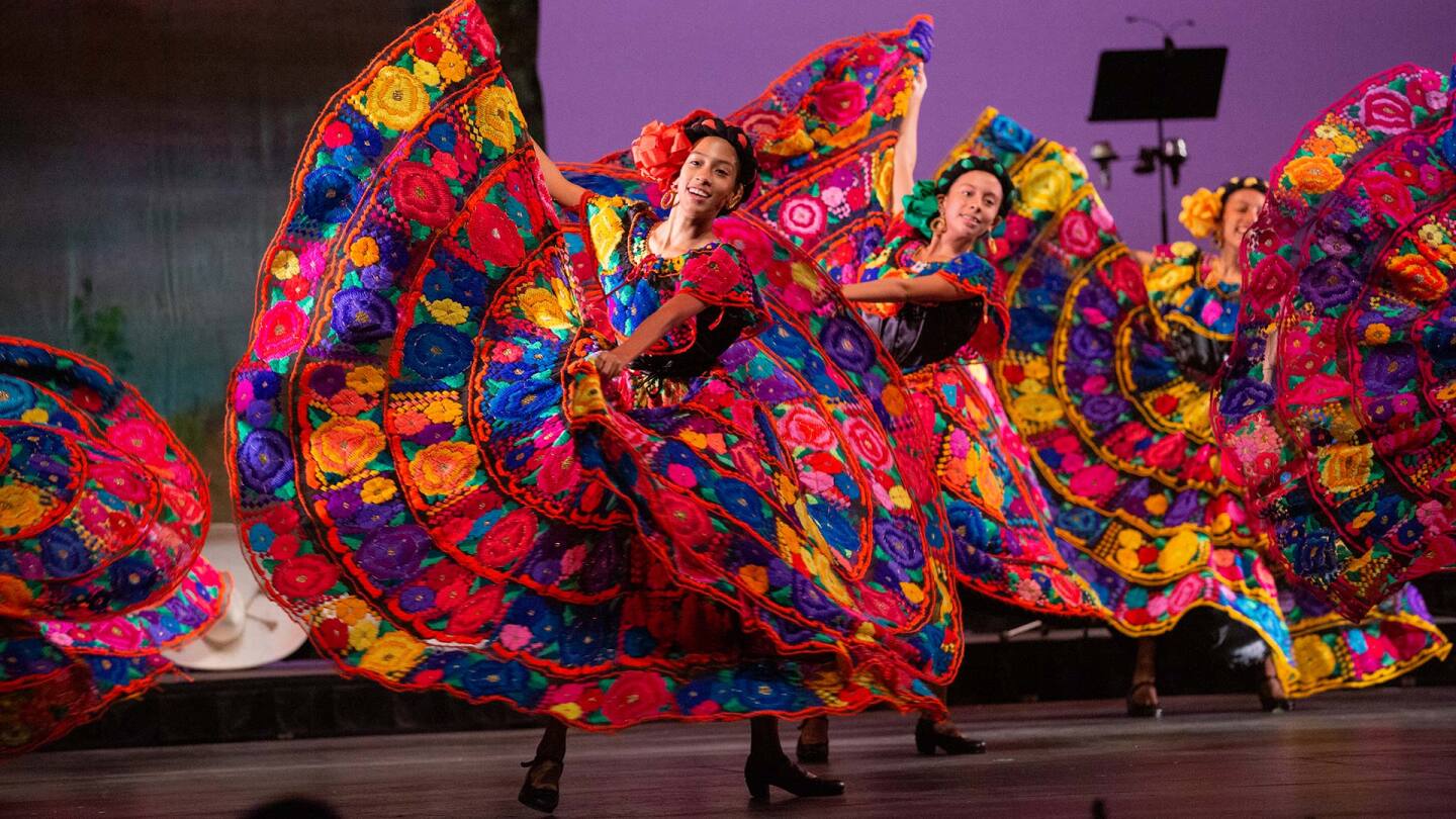 Ballet Folklórico de Los Ángeles dancers in vivid pink dresses dance Mexican ballet folklórico in Nochebuena at The Soraya accompanied by music from Mariachi Garibaldi de Jaime Cuéllar on Dec. 14, 2019. | Luis Luque