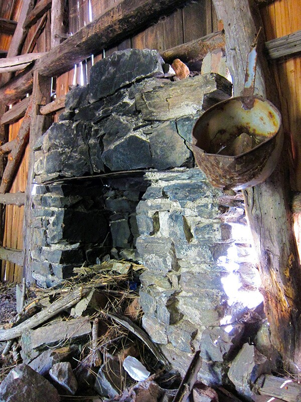 The fireplace inside Vincent's cabin. | Photo: Daniel Medina
