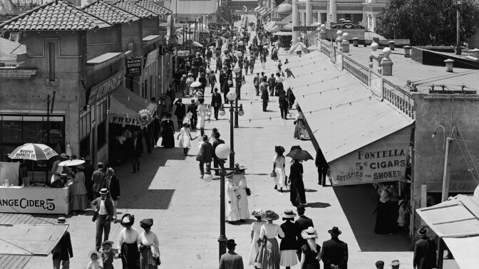 A Midway, Long Beach, Calif., between 1910 and 1920. | Library of Congress