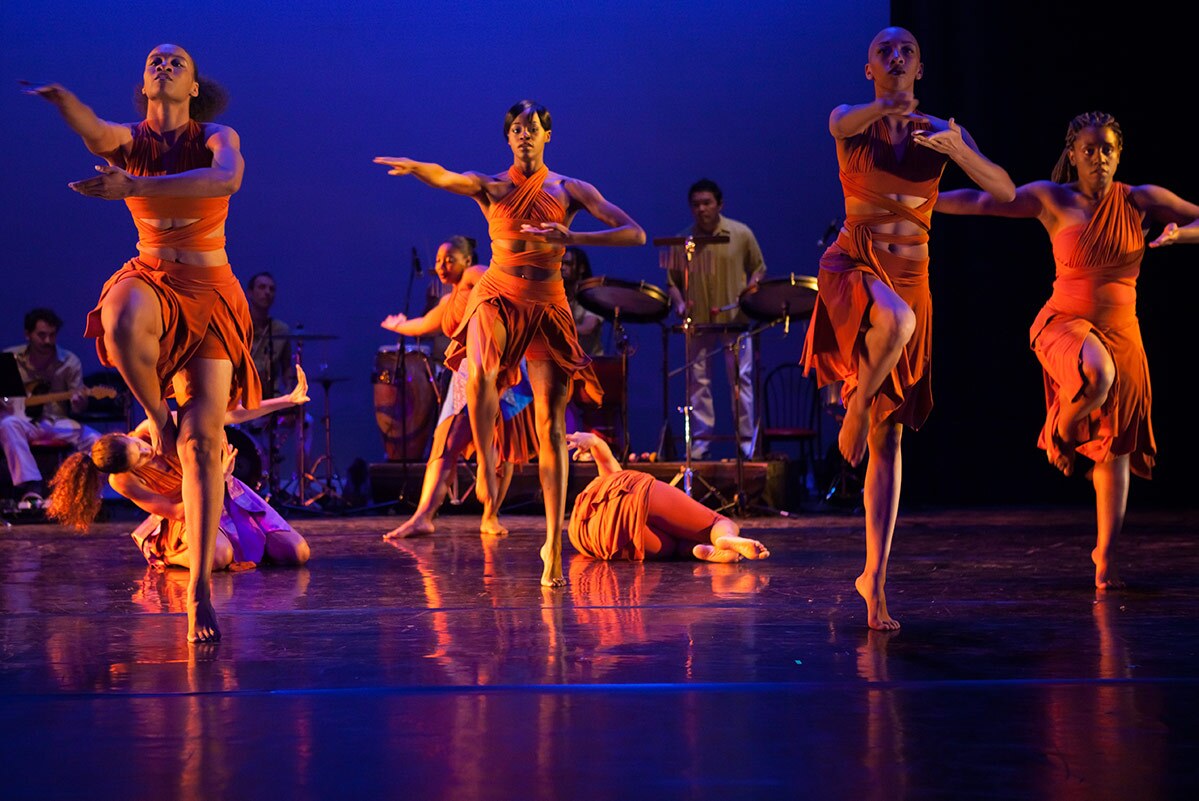 Viver Brasil performing their piece "Mothers and Son" choreographed by Rosagela Silvestre | Courtesy of Viver Brasil