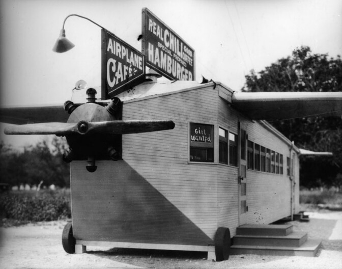 airplanecafeexterior