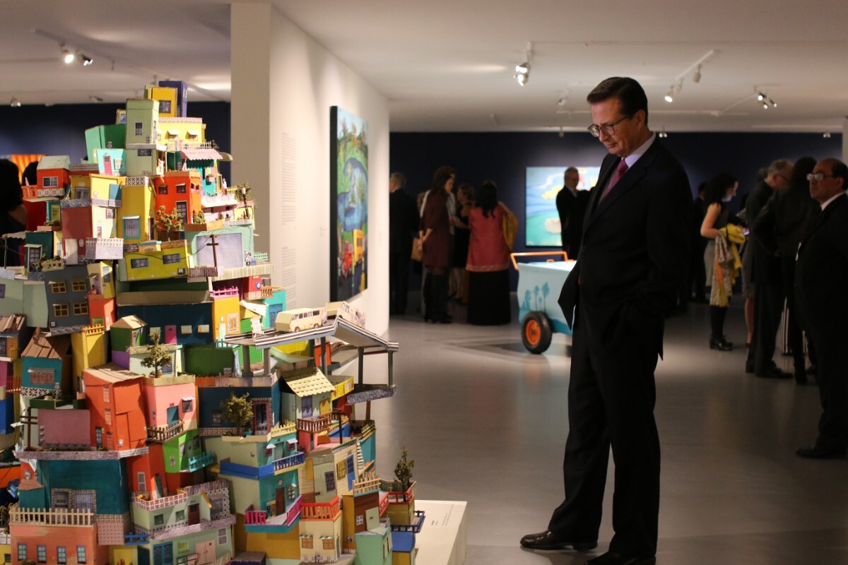 Visitor views Ana Serrano's "Cartonlandia," 2008 | Samanta Helou Hernandez