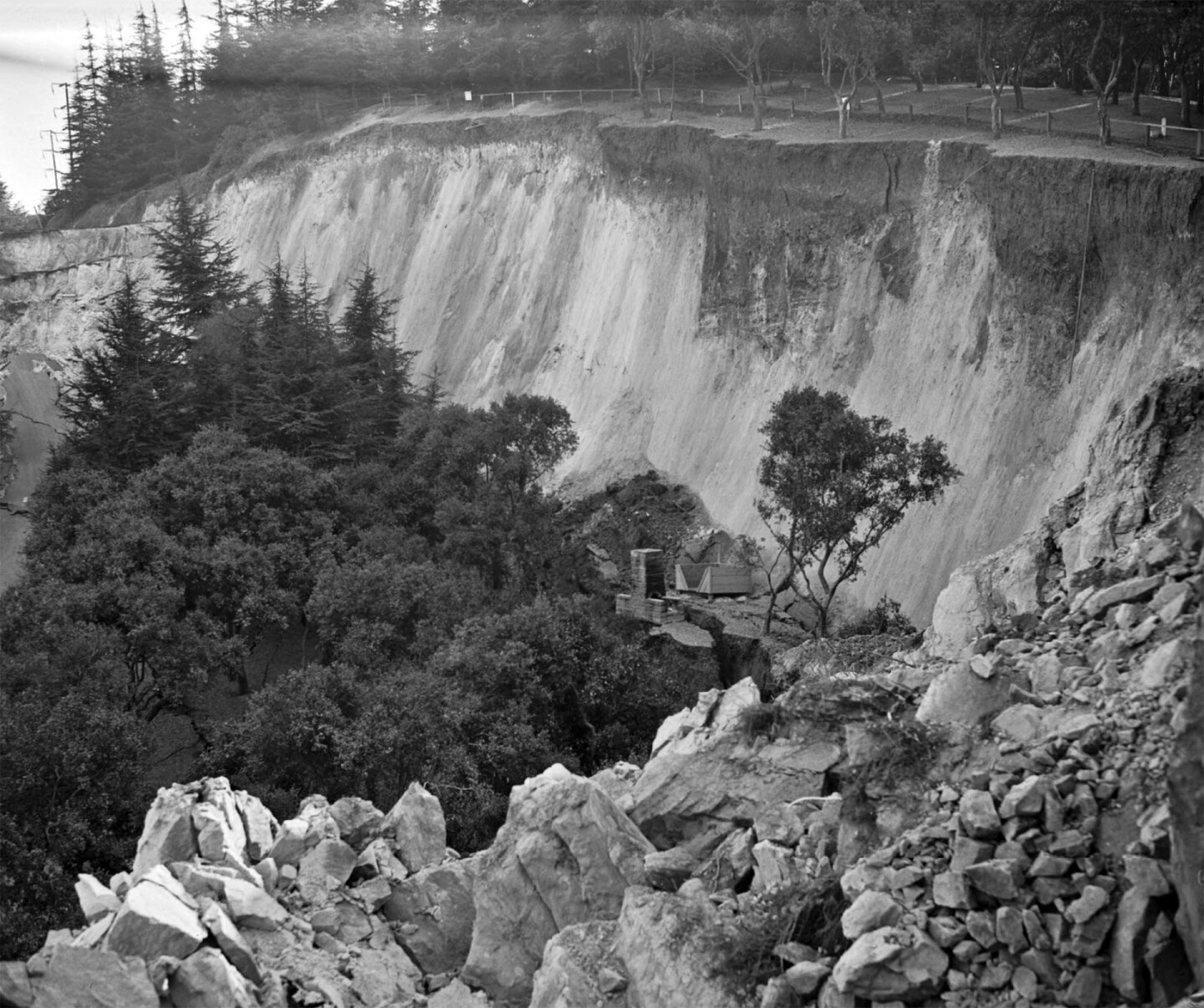As the landslide slid towards the river, the forest at the top of the mass remained more or less intact. Courtesy of The Los Angeles Times Photo Archives, Special Collections Department, Charles E. Young Research Library, UCLA.