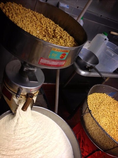 Making tofu | Courtesy of Meiji Tofu
