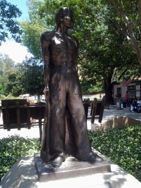 johnpalokangasstatueironmike