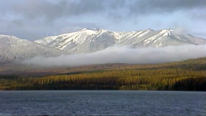 A mountain in the Pacific Northwest with a lake in the foreground