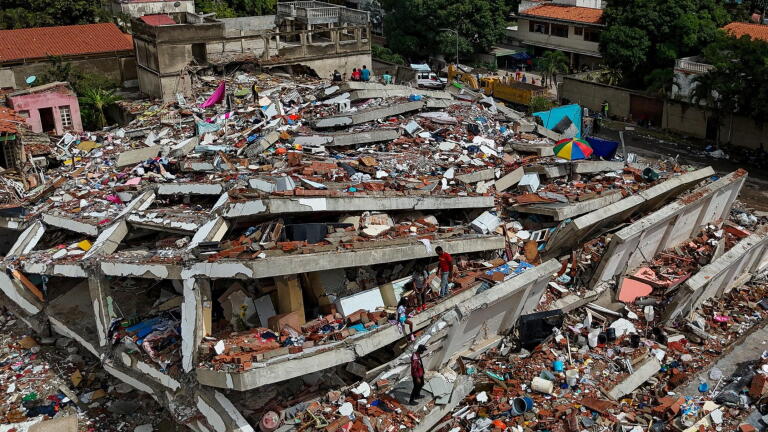 Hopes of finding earthquake survivors fade in Venezuela