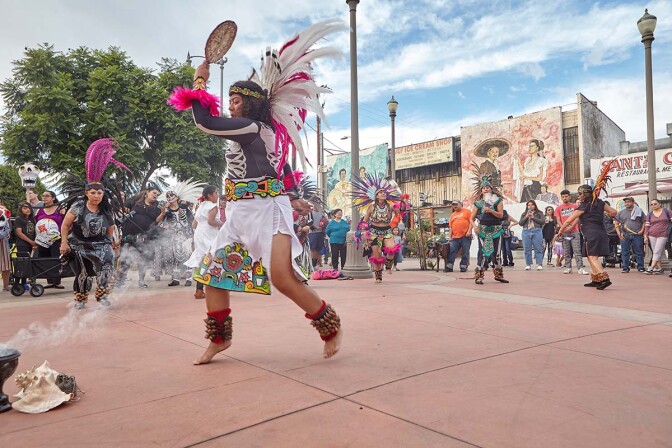 Aztec dancer during Día de los Muertos celebration in 2019 | Pablo Aguilar