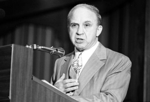 Cohen addresses a meeting of the Ex-Felons Consortium in 1975, one year before his death. Courtesy of the Los Angeles Times Photographic Archive, UCLA Young Research Library.