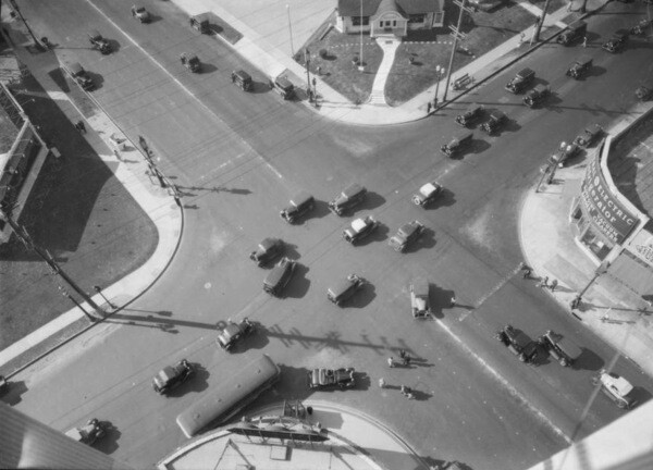 A view of traffic from the Pellissier Building in 1933. Courtesy of the USC Libraries - Dick Whittington Photography Collection.
