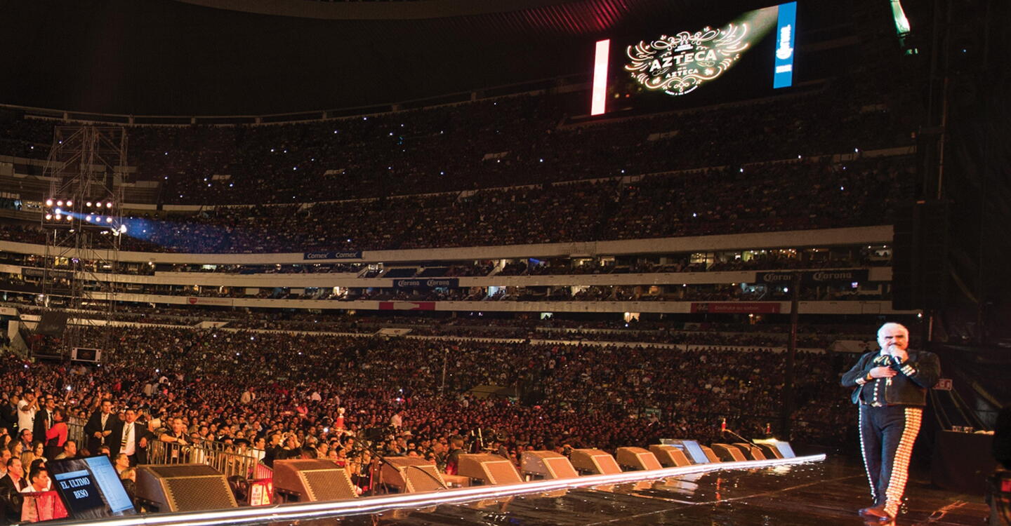 Vicente Fernández: Un Azteca en el Azteca