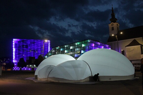 SPHAERAE, Designed by Dutch architect Cocky Eek (2012; polyethylene, PVC and air), Developed in Partnership with Synergetica Lab and the Artscience Interfaculty Program in the Hague | Photo: Couresy of the Artist