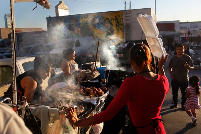 street_vendors_west_lake.jpg