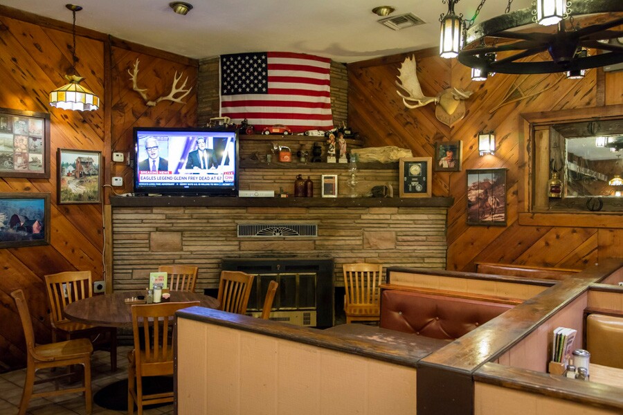 mojave_desert_needles_wagon_wheel_restaurant_2.jpg