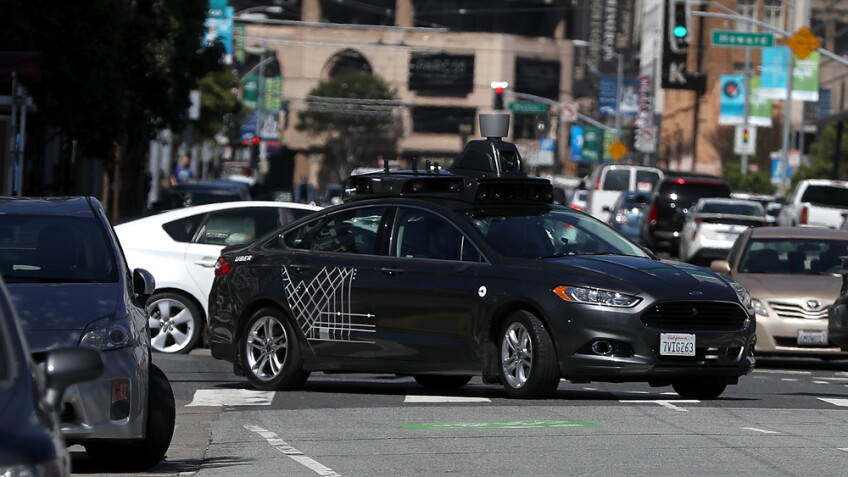 A prototype Uber self-driving car navigates San Francisco traffic | Photo: Justin Sullivan/Getty Images