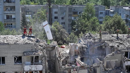 News Wrap: Russian drone, missile attack kills 10 in Ukraine