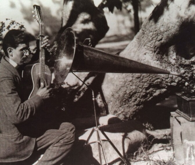 Rosendo Uruchurtu recording at El Alisal, 1904.