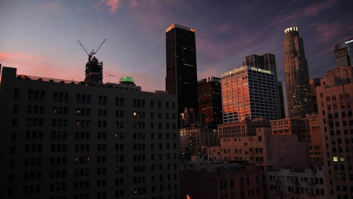 aon center