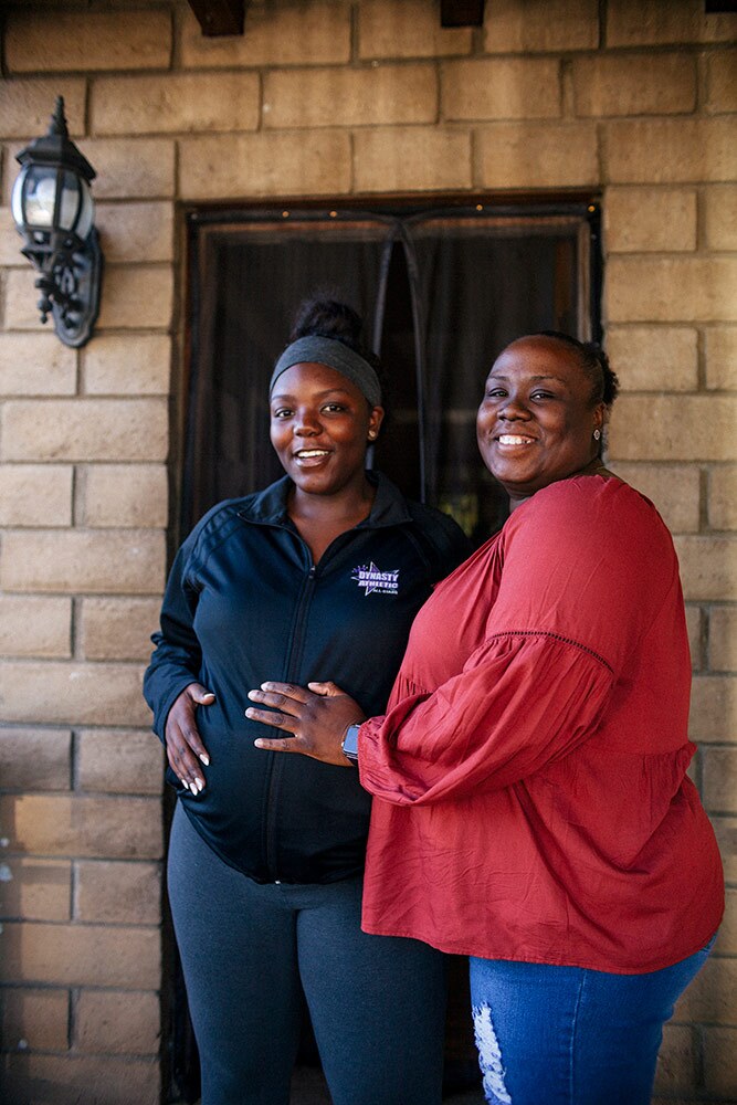Lashay Mallory, an expecting mother, stands with Christian Beckley. | Samanta Helou Hernandez
