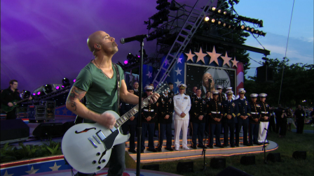 Returning Troops Receive Tribute