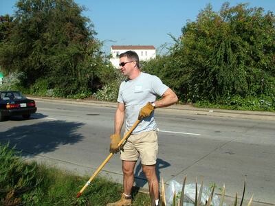 Glen working in garden copy-thumb-400x300-68704
