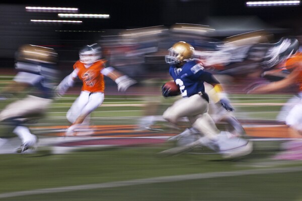 Denzel Foster, getting yardage. | Photo: Douglas McCulloh