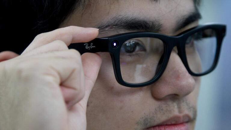 These Smart Glasses Know Who You Are, and Much More