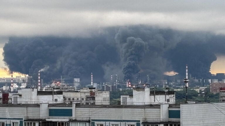 News Wrap: Ukraine strikes major oil refinery near Moscow