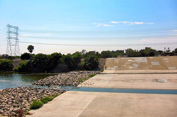 The San Gabriel River reverts to a more natural course in the final section before it enters the Pacific Ocean | Photo: Daniel Medina