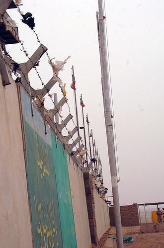 A wall along the Iran-Iraq border in Wasit Province. Image credit: cheeseitz87 via flickr.com.
