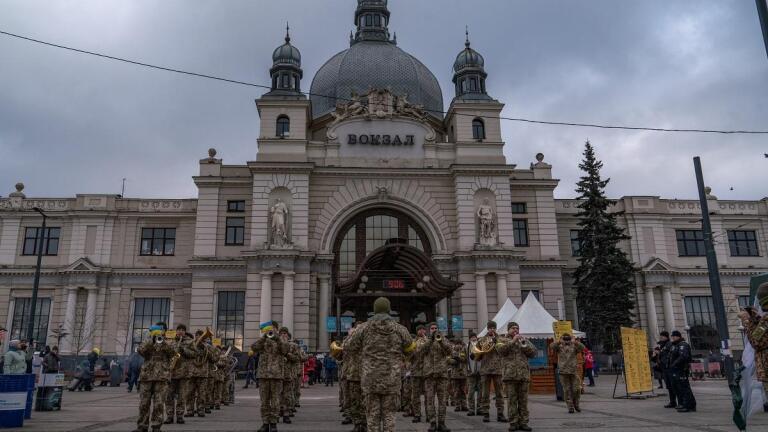 Russian advance continues amid shelling of Ukrainian cities