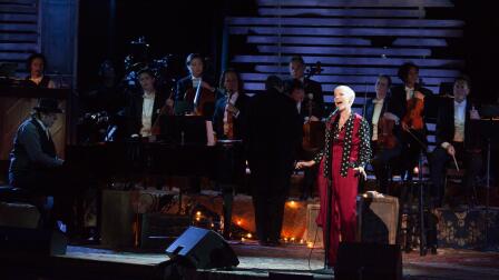 Annie Lennox: Nostalgia in Concert - "I Put a Spell on You"