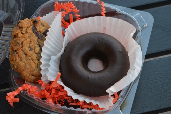 Donut and oatmeal cookie | Photo by Clarissa Wei