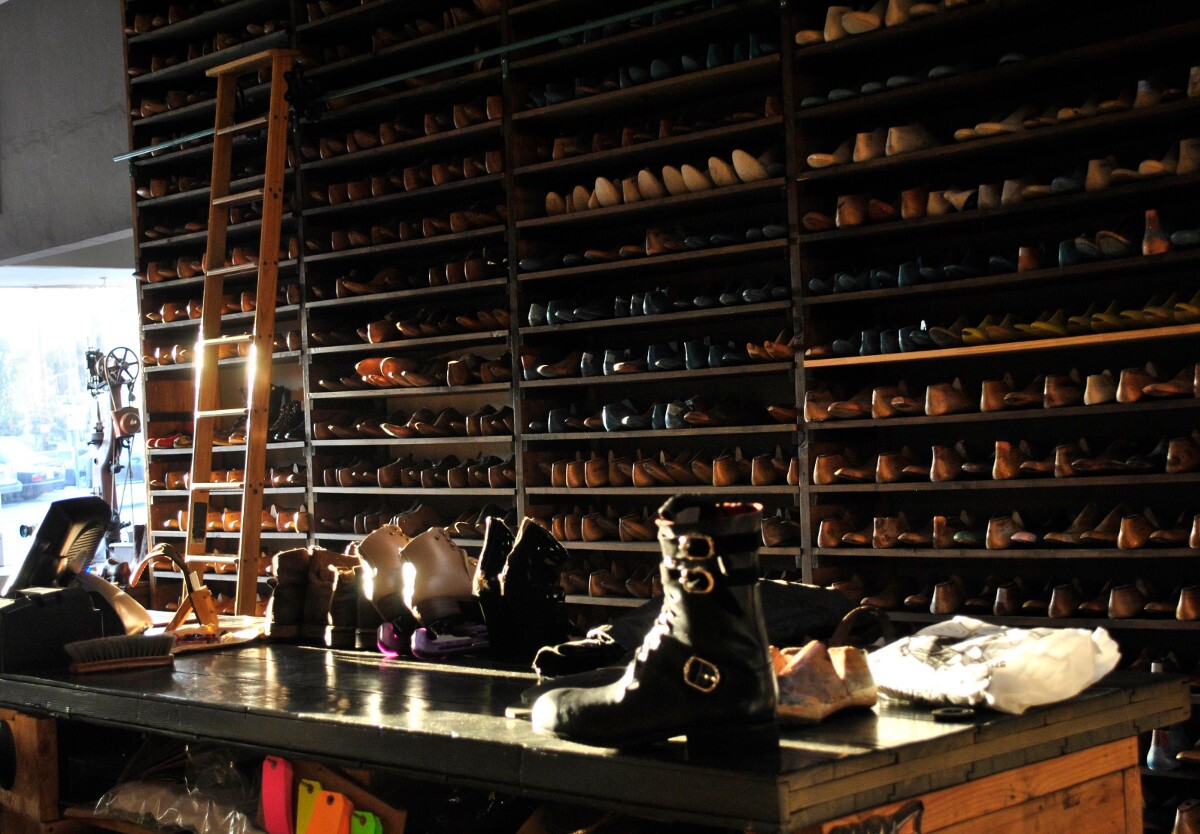 Willie’s Shoe Service interior