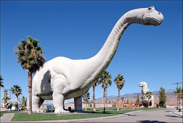 cabazon-dinosaurs-rocks